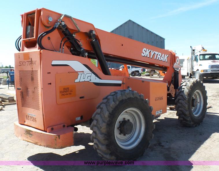 image for item K4121 2006 SkyTrak 6042 telehandler