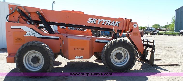 image for item K4121 2006 SkyTrak 6042 telehandler