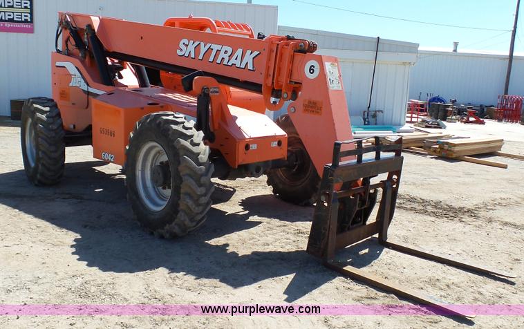 image for item K4121 2006 SkyTrak 6042 telehandler
