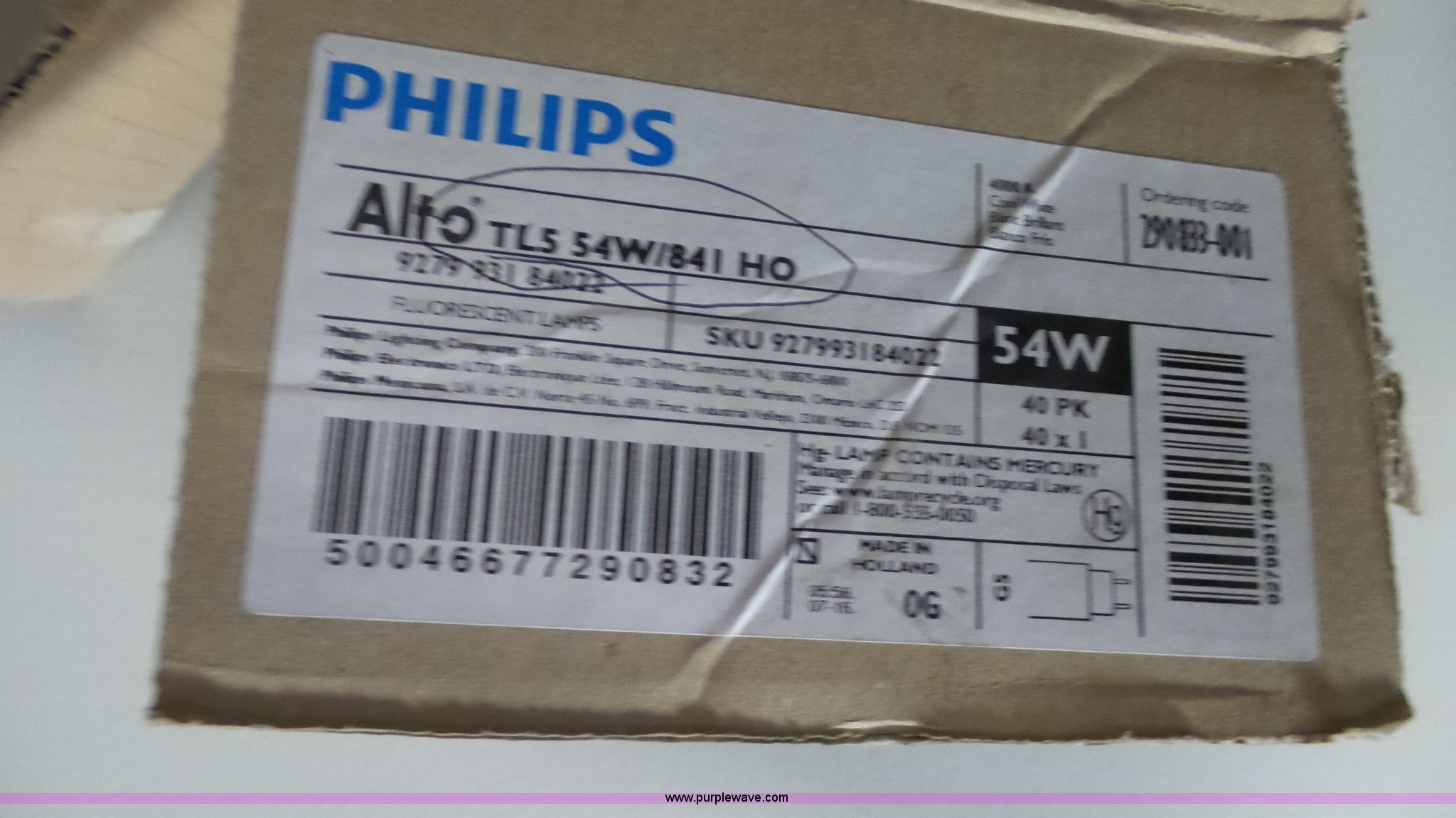 Fluorescent light bulbs in Plainville, KS Item BZ9322 sold Purple Wave