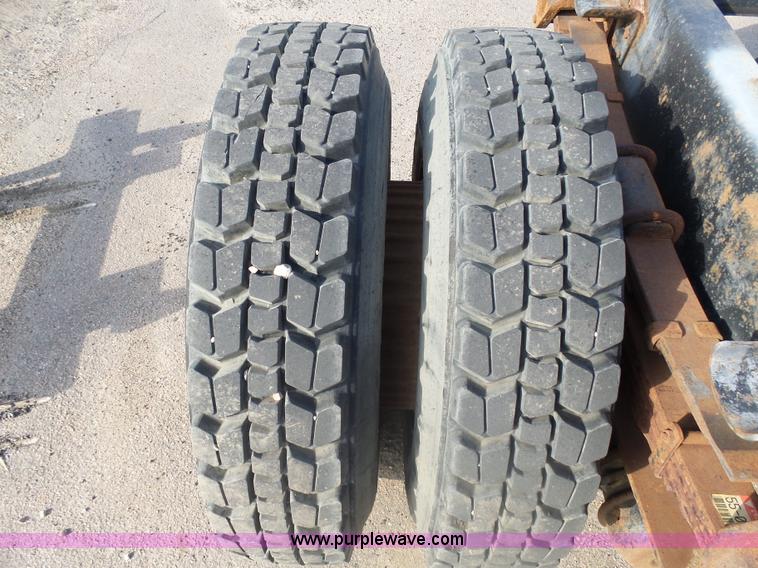 image for item AL9194 1995 International 4900 truck cab and chassis