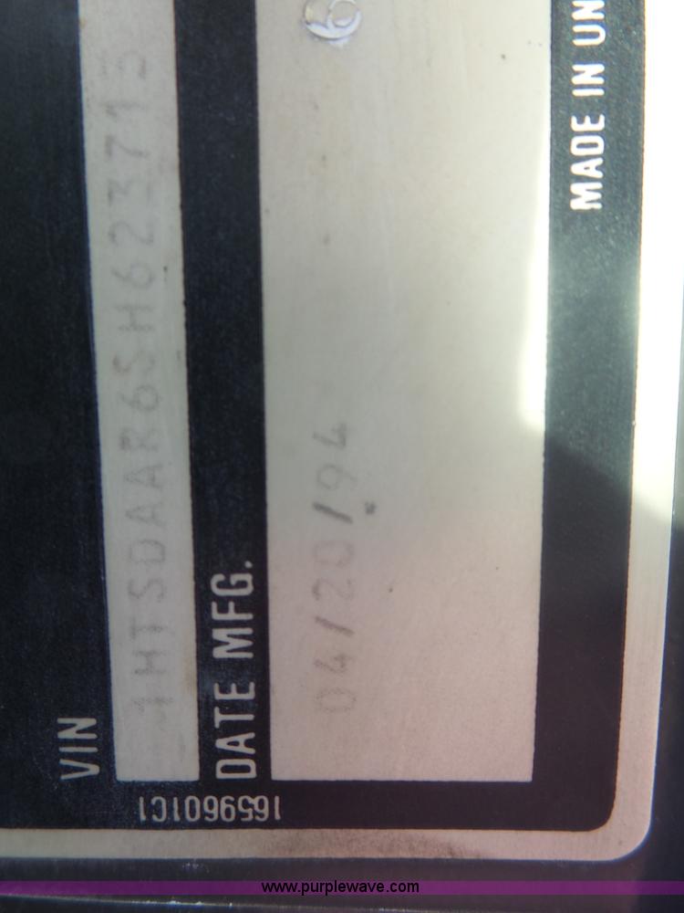 image for item AL9194 1995 International 4900 truck cab and chassis