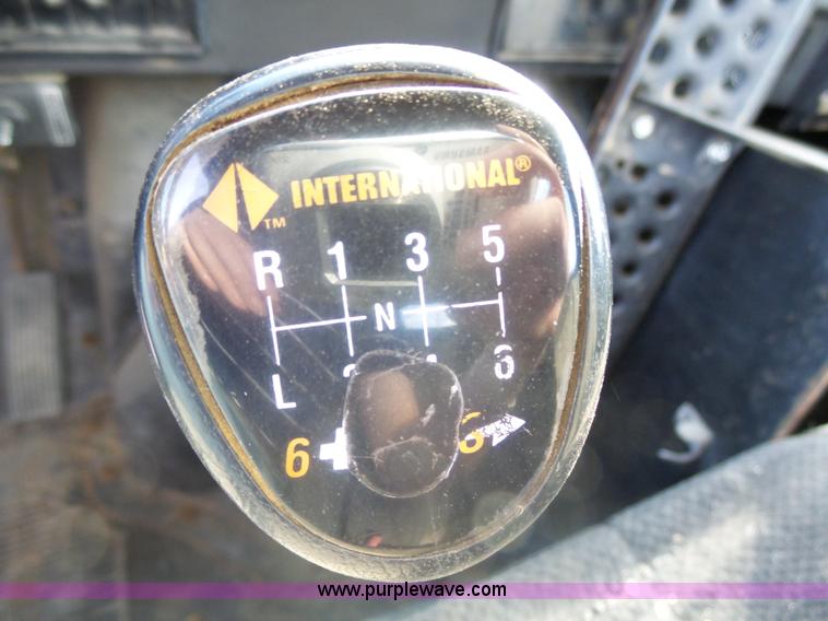 image for item AL9194 1995 International 4900 truck cab and chassis