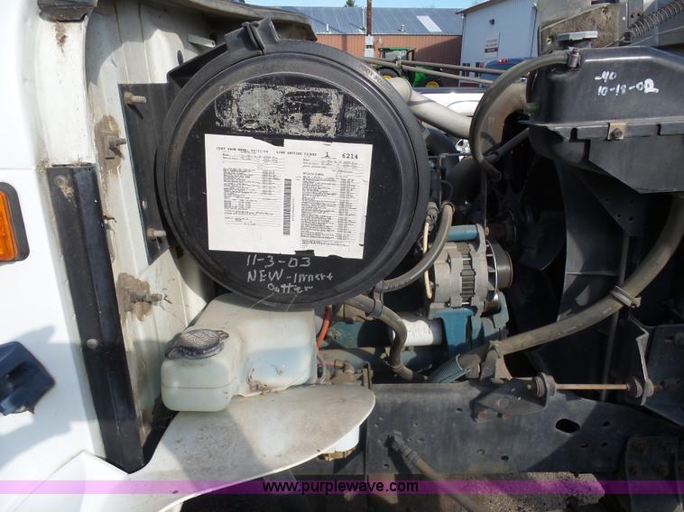 image for item AL9194 1995 International 4900 truck cab and chassis