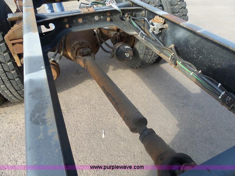 image for item AL9194 1995 International 4900 truck cab and chassis