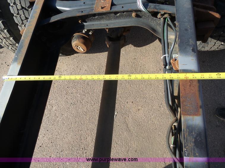 image for item AL9194 1995 International 4900 truck cab and chassis