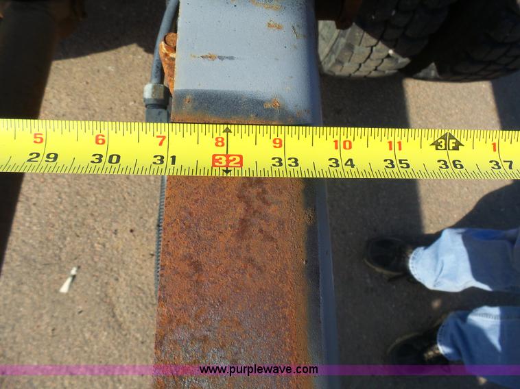 image for item AL9194 1995 International 4900 truck cab and chassis