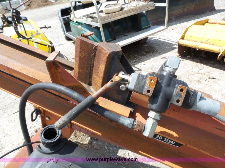 image for item AM9508 Huskee 20 ton log splitter