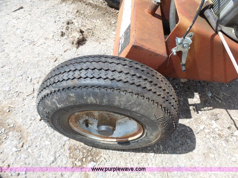 image for item AM9508 Huskee 20 ton log splitter