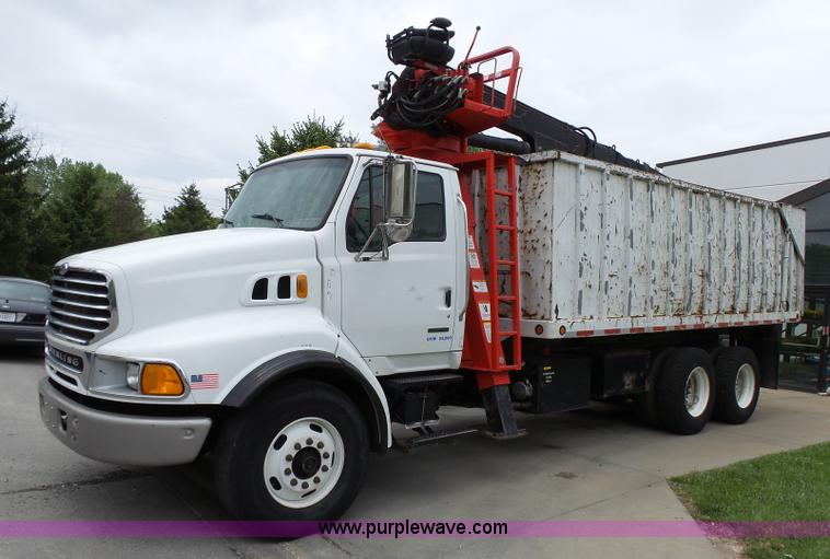 image for item AM9527 2004 Sterling L8500 Acterra Grapple truck