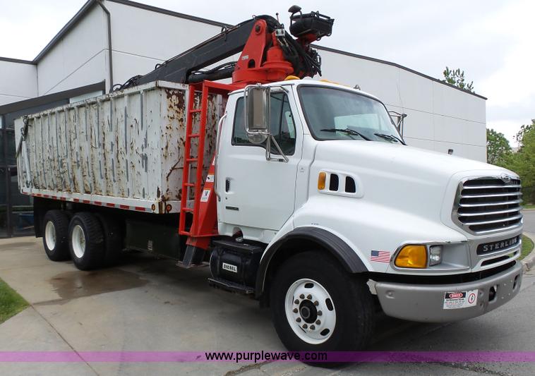 image for item AM9527 2004 Sterling L8500 Acterra Grapple truck