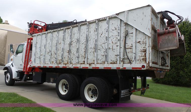 image for item AM9527 2004 Sterling L8500 Acterra Grapple truck