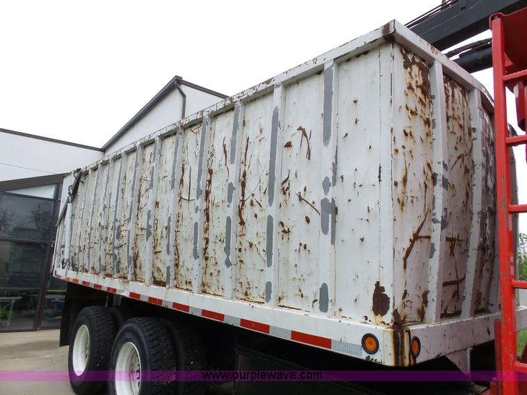 image for item AM9527 2004 Sterling L8500 Acterra Grapple truck