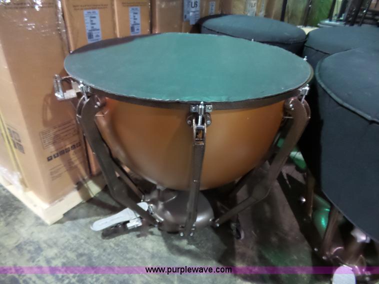 image for item AM9567 (4) Timpani drums with covers