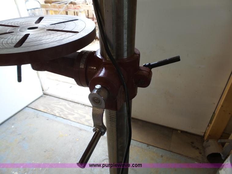 image for item AM9579 1993 Daytona DF16 drill press