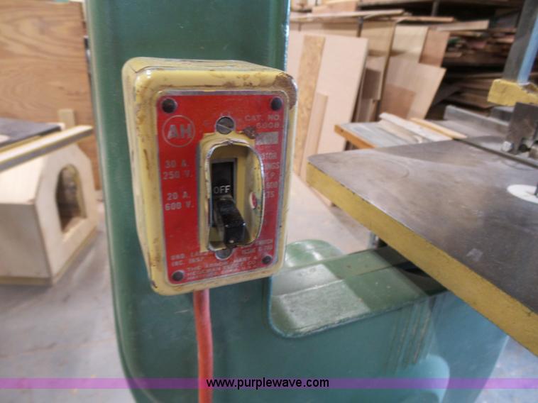 image for item AM9580 Powermatic 140 bandsaw