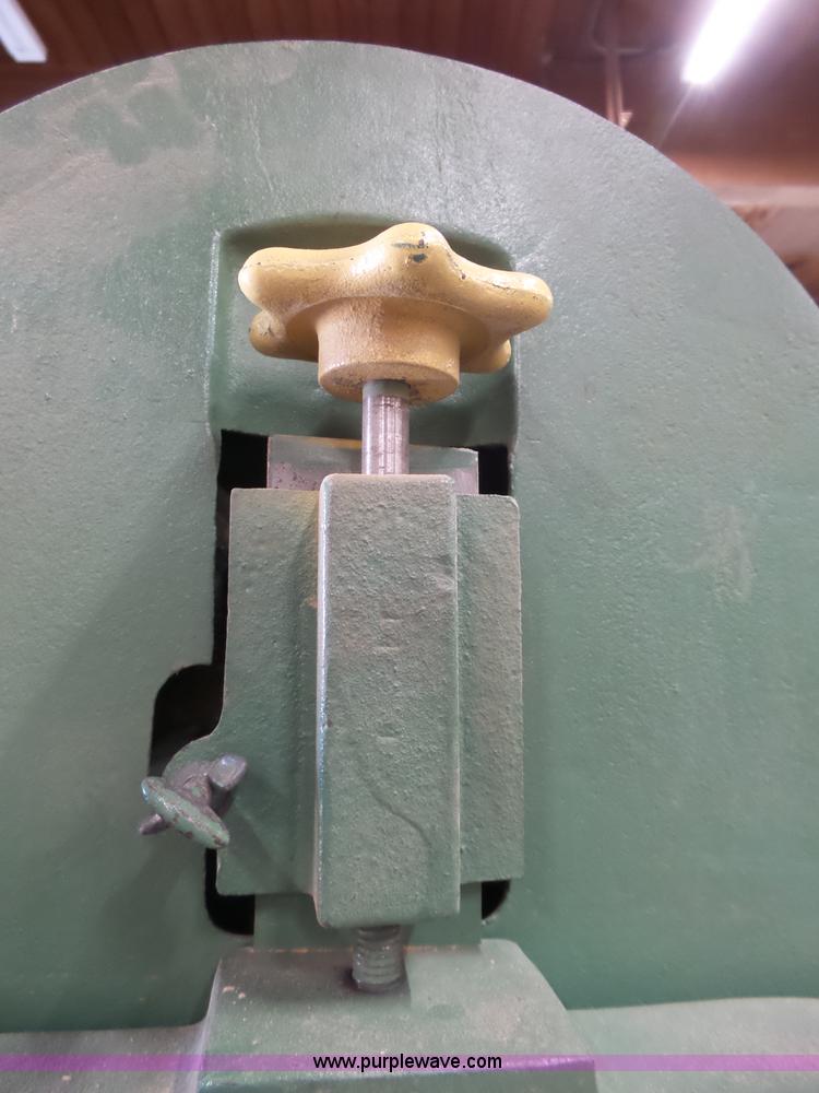 image for item AM9580 Powermatic 140 bandsaw