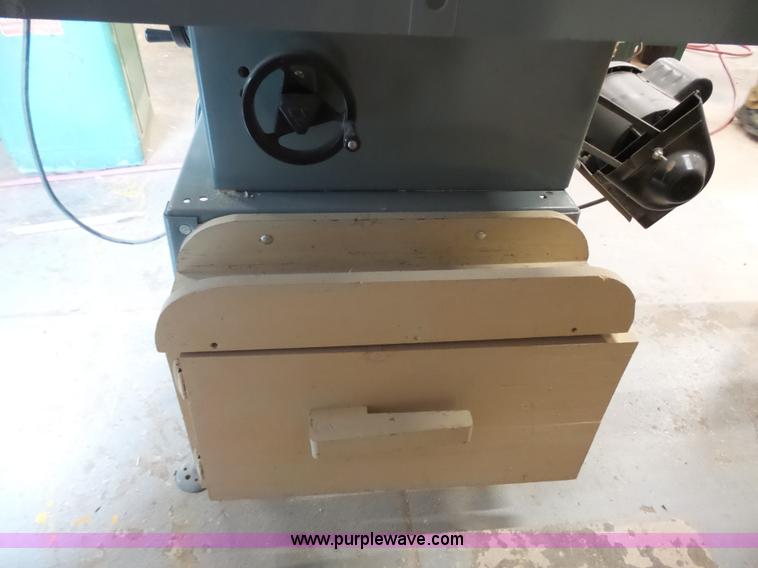 image for item AM9581 Delta 10 table saw