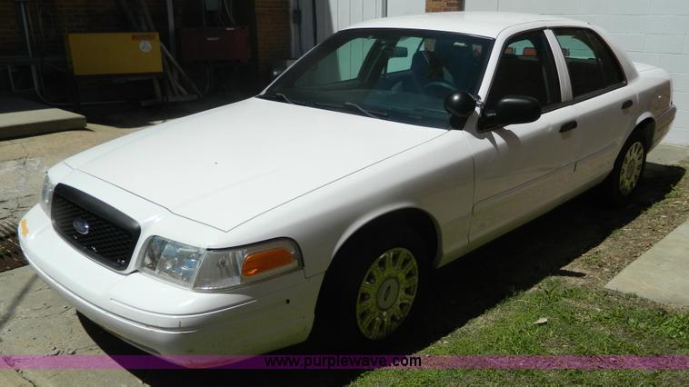 image for item AX9507 2005 Ford Crown Victoria Police Interceptor