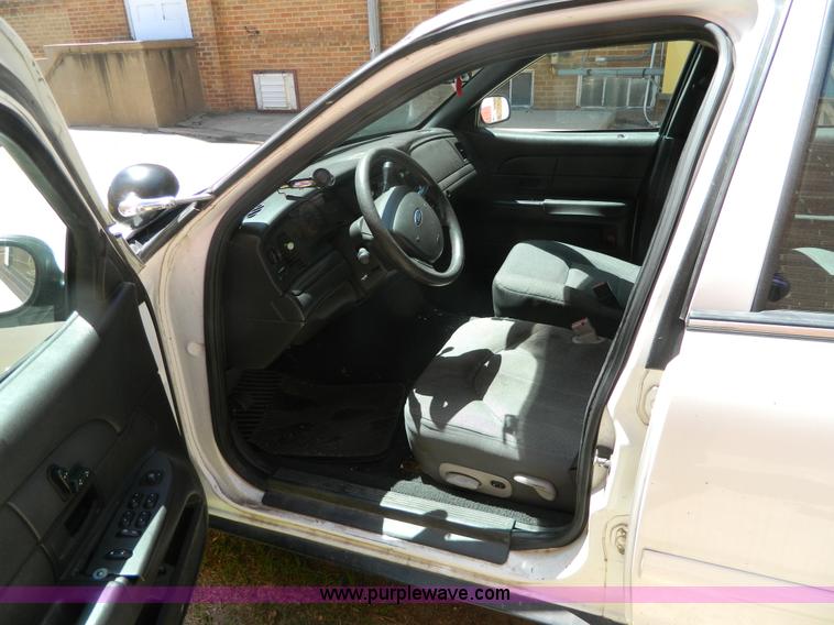 image for item AX9507 2005 Ford Crown Victoria Police Interceptor