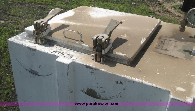 image for item BF9870 Road paint hopper
