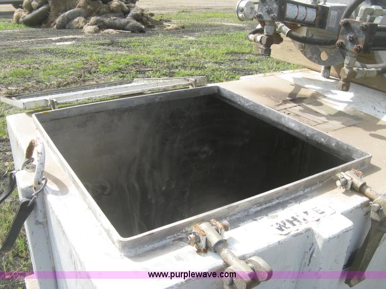 image for item BF9870 Road paint hopper