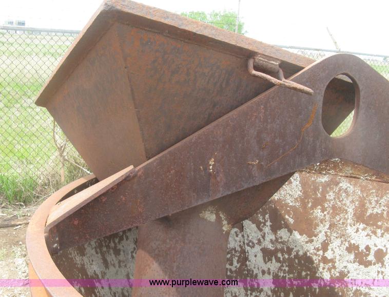 image for item BF9877 Gar Bro mud bucket