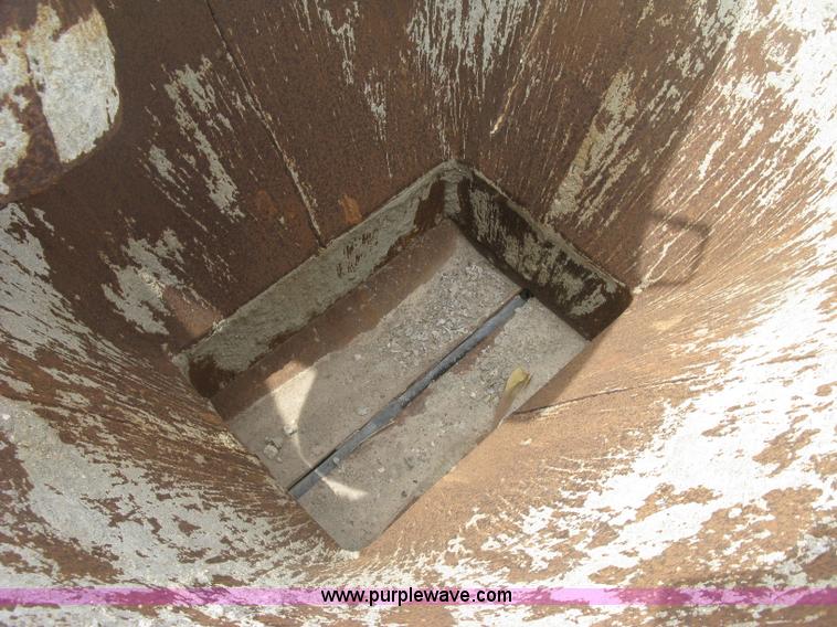 image for item BF9877 Gar Bro mud bucket