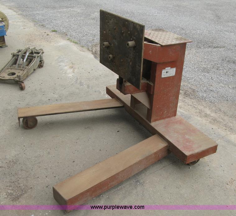 image for item BF9879 Clayborne engine stand