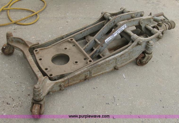 Walker transmission jack in McPherson, KS Item BF9880 sold Purple Wave