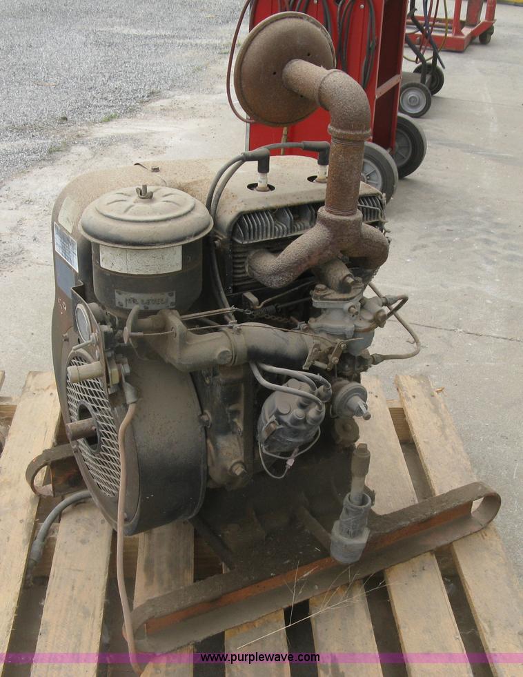 image for item BF9885 Wisconsin two cylinder gas engine