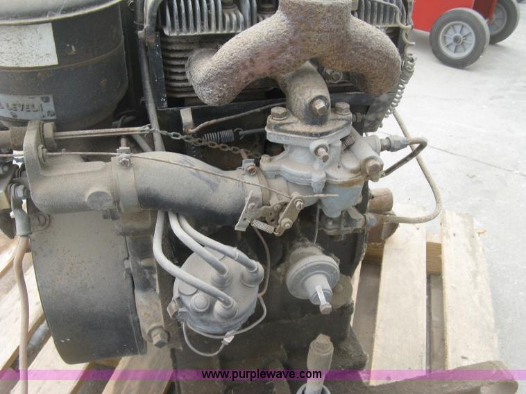 image for item BF9885 Wisconsin two cylinder gas engine
