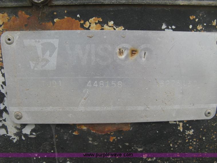 image for item BF9885 Wisconsin two cylinder gas engine