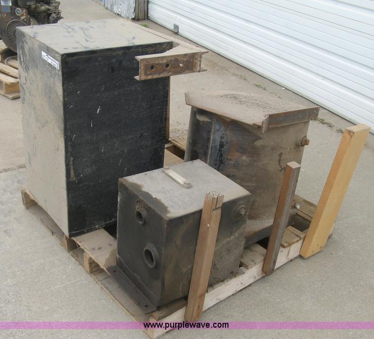 image for item BF9886 Hydraulic tanks and toolbox