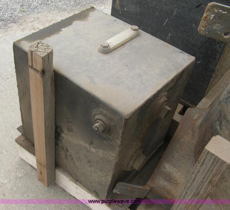 image for item BF9886 Hydraulic tanks and toolbox