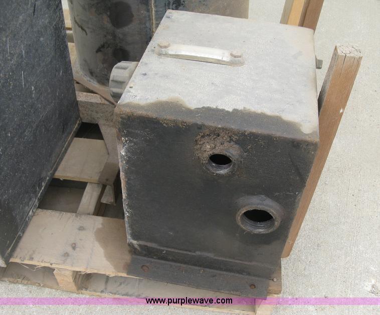 image for item BF9886 Hydraulic tanks and toolbox