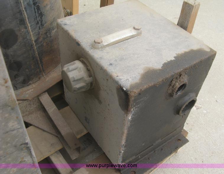image for item BF9886 Hydraulic tanks and toolbox