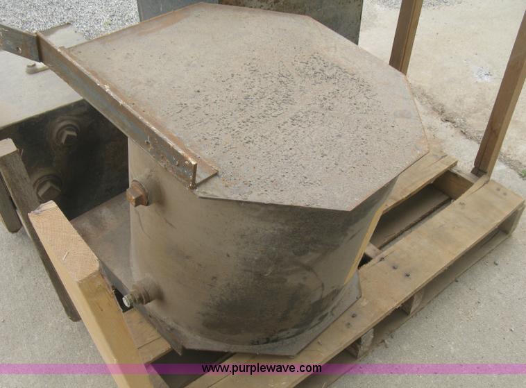 image for item BF9886 Hydraulic tanks and toolbox