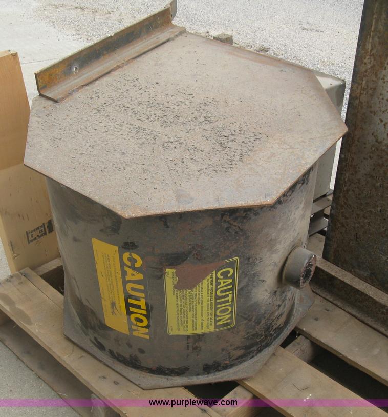 image for item BF9886 Hydraulic tanks and toolbox