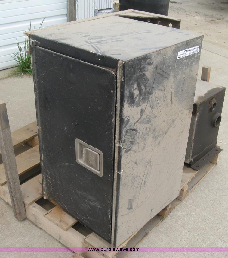 image for item BF9886 Hydraulic tanks and toolbox