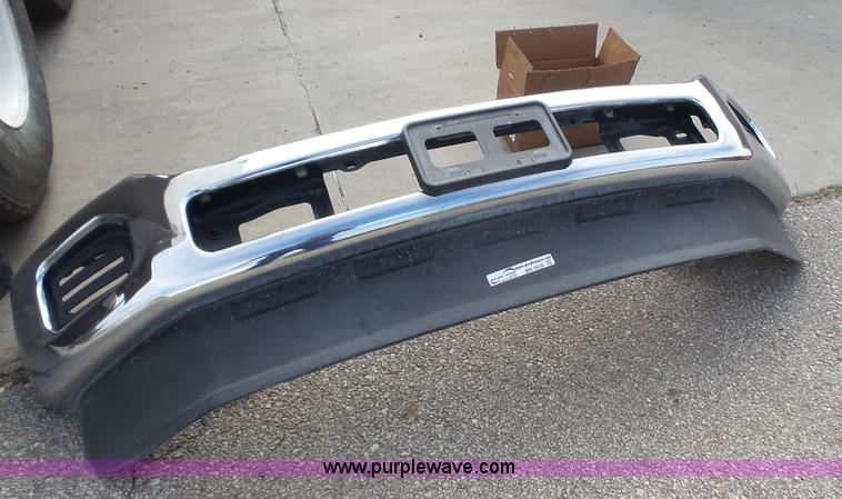 image for item BN9532 2011 Ford F250 front bumper with tow hooks