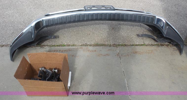 image for item BN9532 2011 Ford F250 front bumper with tow hooks