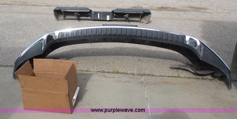 image for item BN9532 2011 Ford F250 front bumper with tow hooks