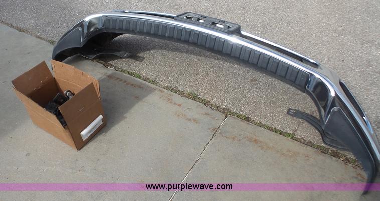 image for item BN9532 2011 Ford F250 front bumper with tow hooks