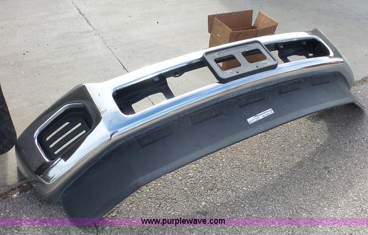 image for item BN9532 2011 Ford F250 front bumper with tow hooks