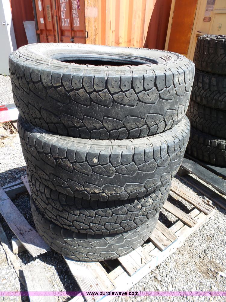 image for item BR9229 (4) 245/70R16 tires