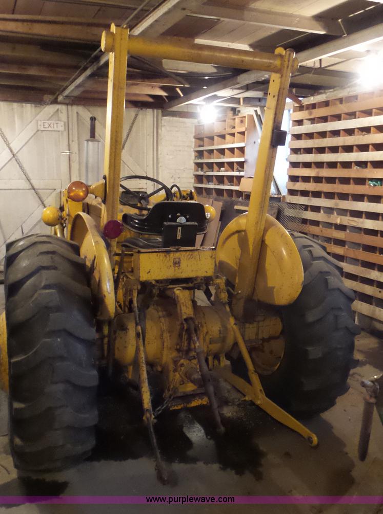 image for item CD9938 1976 Ford 420 tractor