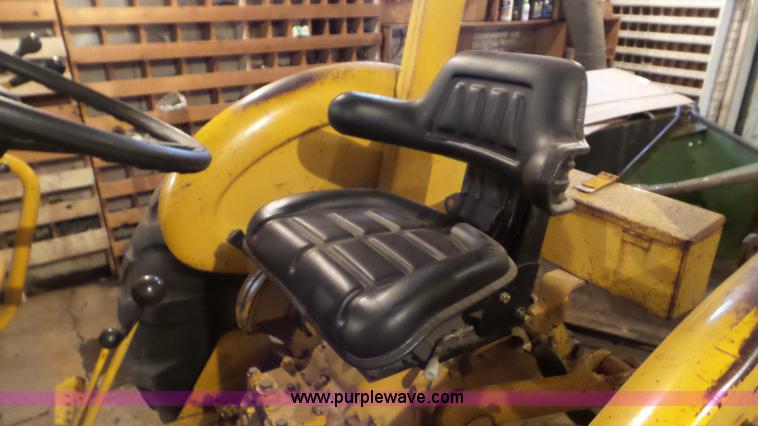 image for item CD9938 1976 Ford 420 tractor