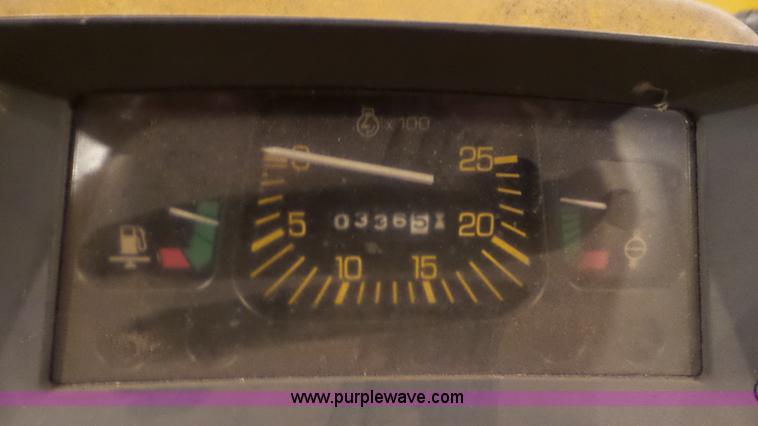 image for item CD9938 1976 Ford 420 tractor