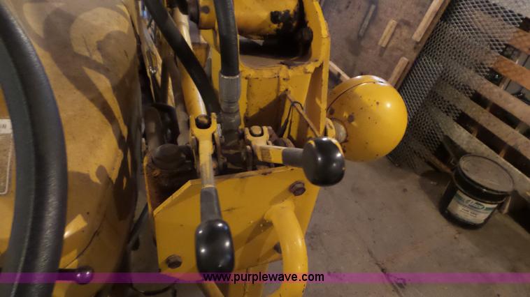 image for item CD9938 1976 Ford 420 tractor